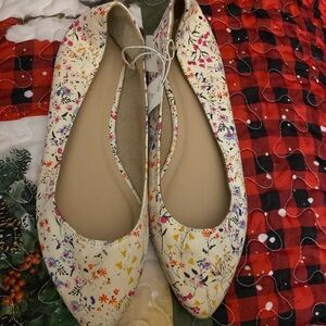 New womens size 7 ballet flats